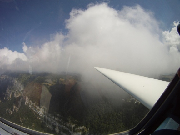 contournement du nuage qui est plus bas.